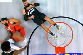 米乐M6体验-雷霆力克掘金，亚当斯独揽+篮板全场最高