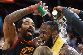 米乐M6体验-西部巨头交锋：史诗般的比赛即将上演(西部对阵)