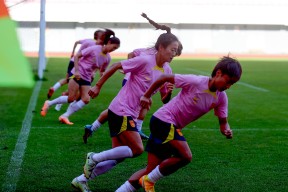 米乐M6首页-队伍凝聚力量，备战亚洲女足巅峰赛的简单介绍