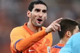 米乐体育娱乐-比达尔屡遭黑衣裁判打压，球迷愤怒抗议的简单介绍