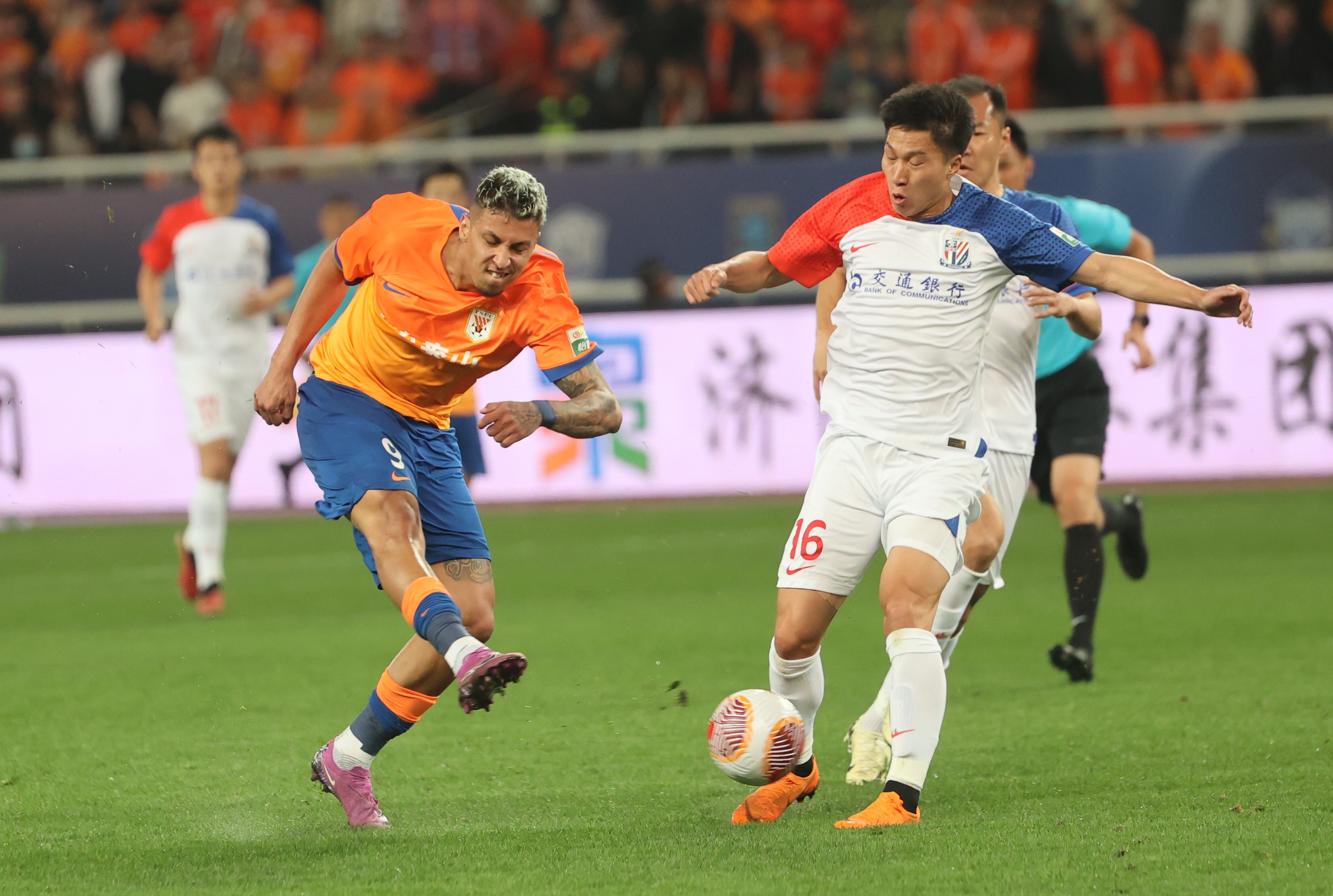 巴塞罗那新援迭戈·卡洛斯表现抢眼的简单介绍