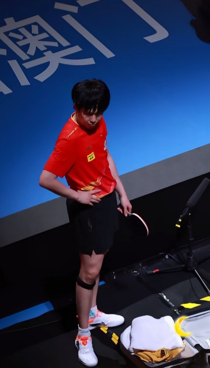 包含篮球明星弈战球场，勇争第一成就非凡！的词条