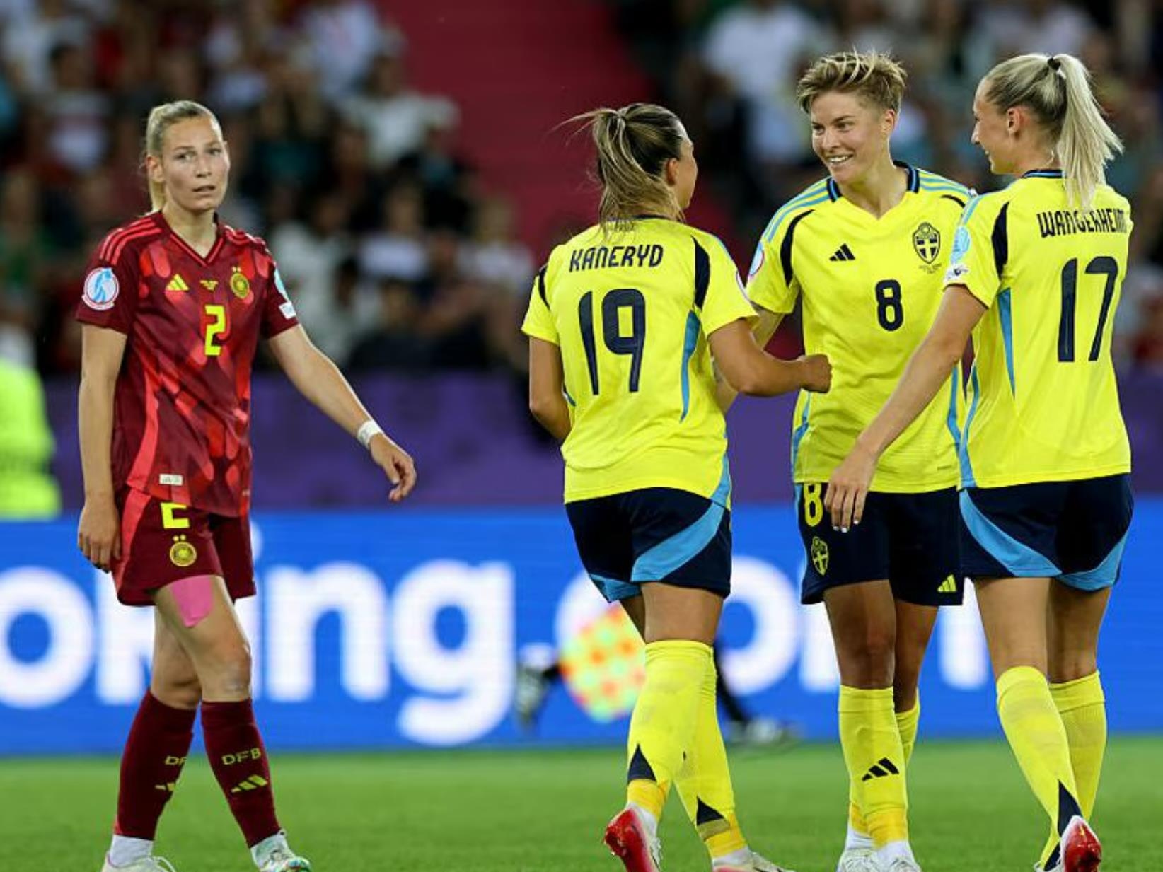 包含瑞典队在比赛中表现出色赞誉不断的词条