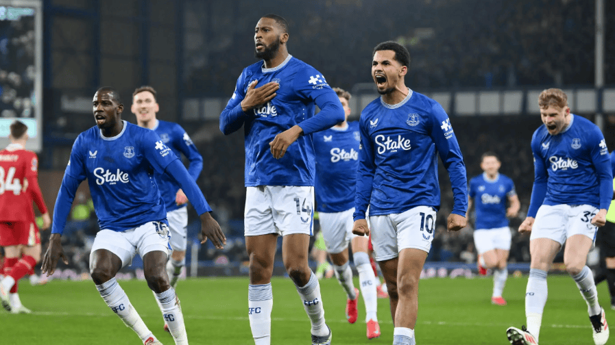 曼城客场擒下斯旺西，客场表现稳健的简单介绍