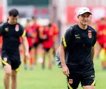 球队的表现让主教练感到满意和骄傲(球队的表现让主教练感到满意和骄傲英语)