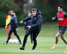 球队的表现让主教练感到满意和骄傲(球队的表现让主教练感到满意和骄傲英语)