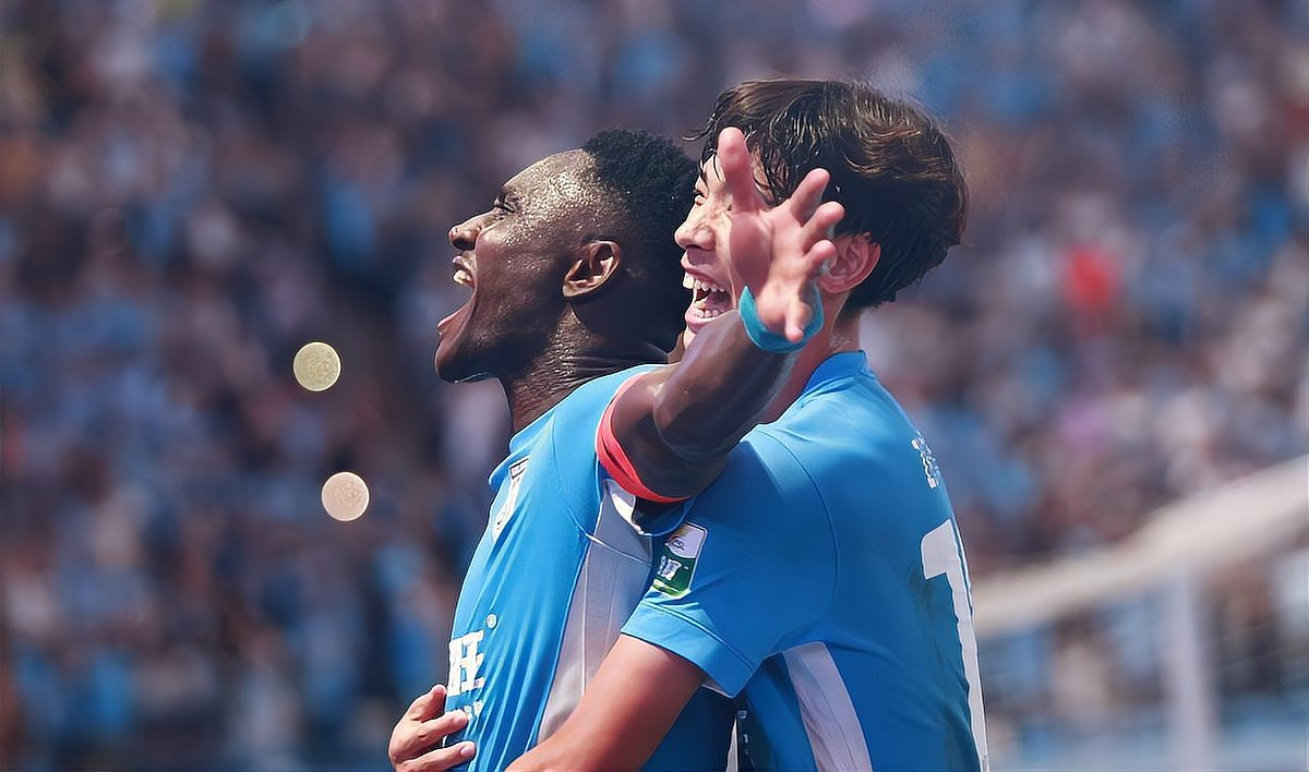 关于场上精彩瞬间：中超球员展现超凡技艺，赢得观众喝彩的信息