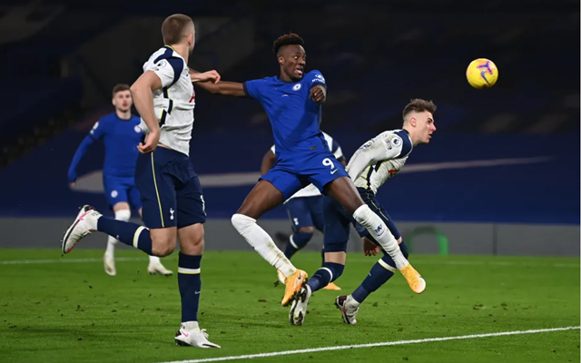 包含车尔西艰难战胜塞维利亚，领跑小组的词条