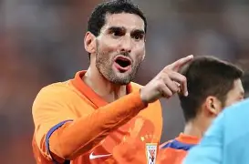 比达尔屡遭黑衣裁判打压，球迷愤怒抗议的简单介绍