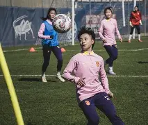 中国女足明星球员在赛场上大放异彩 中国女足明星球员在赛场上大放异彩