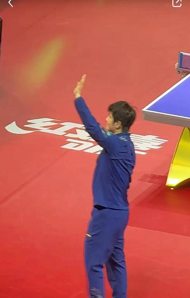 包含新加坡篮球明星球员赛场抢眼，实力备战总决赛的词条